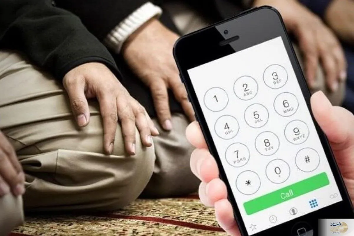 احکام شرعی  پاسخ دادن به تلفن همراه و بررسی پیامک در حین نماز از دیدگاه مراجع تقلید