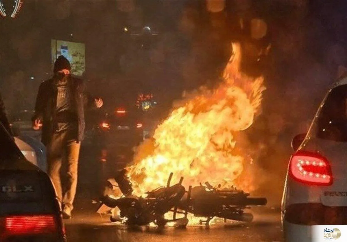 ویدیو/ ساختمان در حال سوخت در شرق تهران توسط اغتشاشگران بی رحم
