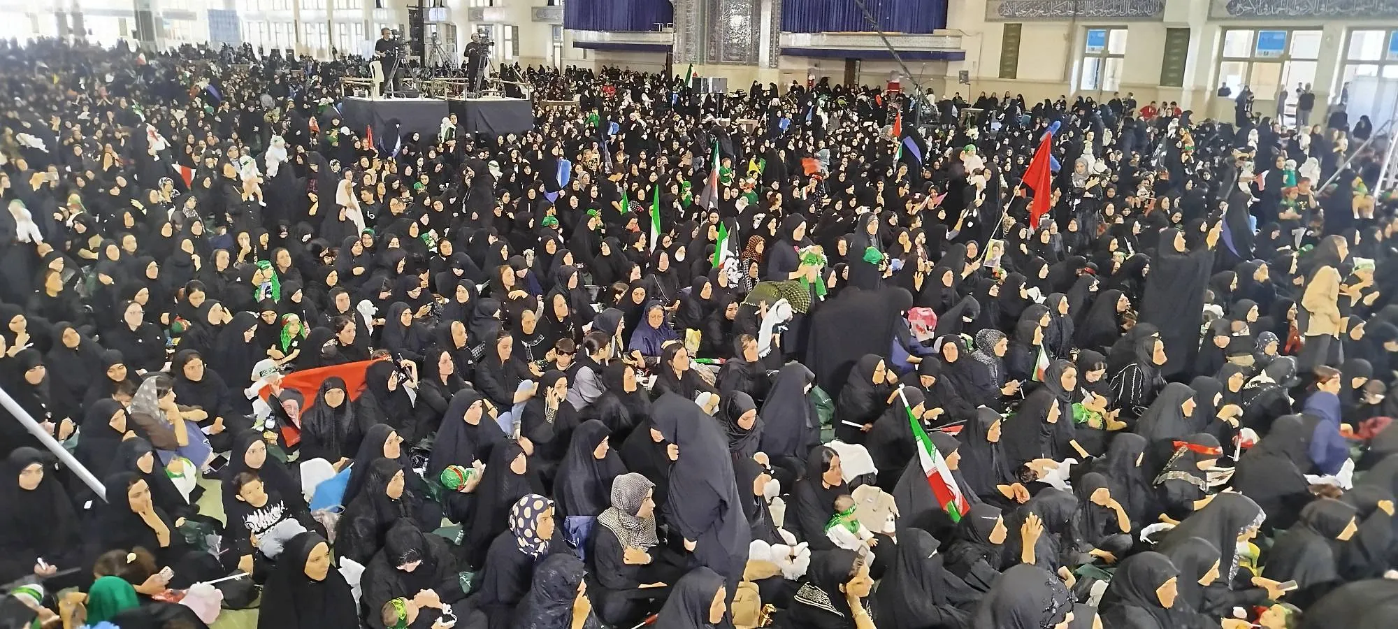 اجتماع بزرگ مادران و شیرخوارگان عاشورایی و نکوداشت کودکان شهید جنگ تحمیلی دوم و سوم در مصلی 