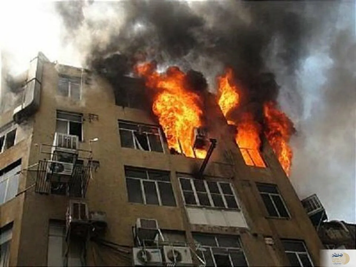 آتش‌سوزی در ساختمان مسکونی هفت طبقه اهواز/ نجات ۱۰ نفر از میان دود و حرارت