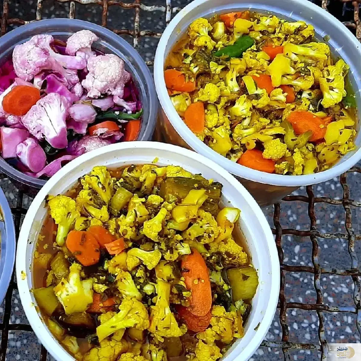 به همراه این غذاها ترشی نخورید