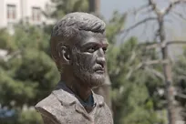 سردیس حاج احمد متوسلیان مقابل پادگان شهید بروجردی نصب می‌شود