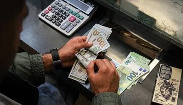 پیش‌بینی قیمت دلار در هفته دوم شهریور؛ دلار به ۲۰۶ هزار تومان می‌رسد یا از حمایت ۲۰۰ هزار تومان عقب‌نشینی می‌کند؟