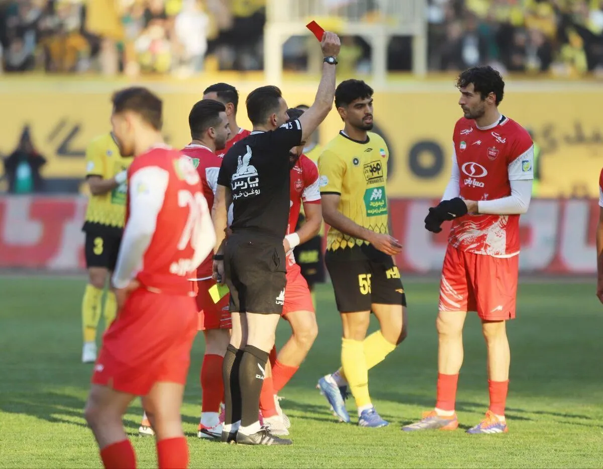 کارشناس داوری: داور سر پرسپولیس را برید/ اخراج گولسیانی صددرصد اشتباه بود