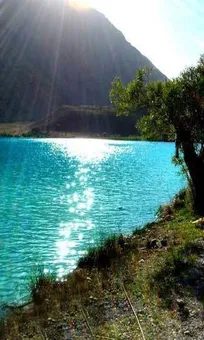 سفر به دریاچه 30 میلیون ساله/ نقاشی خدا با رنگ‌هایی که تا به حال ندیده‌اید