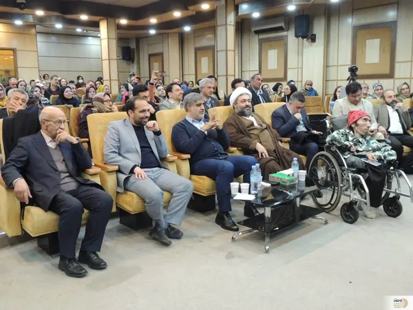 حضور احمد قیومی فرماندار تهران و سید احمد علوی عضو شورای اسلامی و رییس ستاد سمن های شهر تهران دراختتامیه نمایشگاه دستاوردهای سمن&zwnj;های شهر تهران