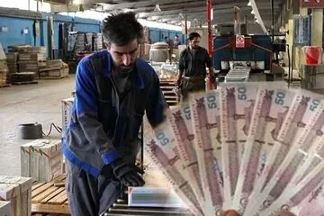 کارگران در آرزوی قدرت خرید ابتدای دی ماه ۱۴۰۴/رحمتی: حداقل افزایش مزد ۵ میلیون تومان باشد/ مشکلات جنگ نباید صرفا بر دوش طبقه کارگر و فقرا باشد
