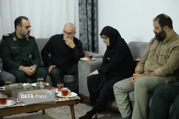 دیدار فرمانده سپاه قدس گیلان با خانواده شهید جنگ رمضان
