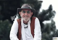 زوج مشهور سینمای ایران در اکران مردمی/ بوسه عاشقانه فرهاد آئیش بر دستان همسرش مائده طهماسبی