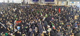 تصاویر اجتماع بزرگ مادران و شیرخوارگان عاشورایی و نکوداشت کودکان شهید جنگ تحمیلی دوم و سوم در مصلی تهران