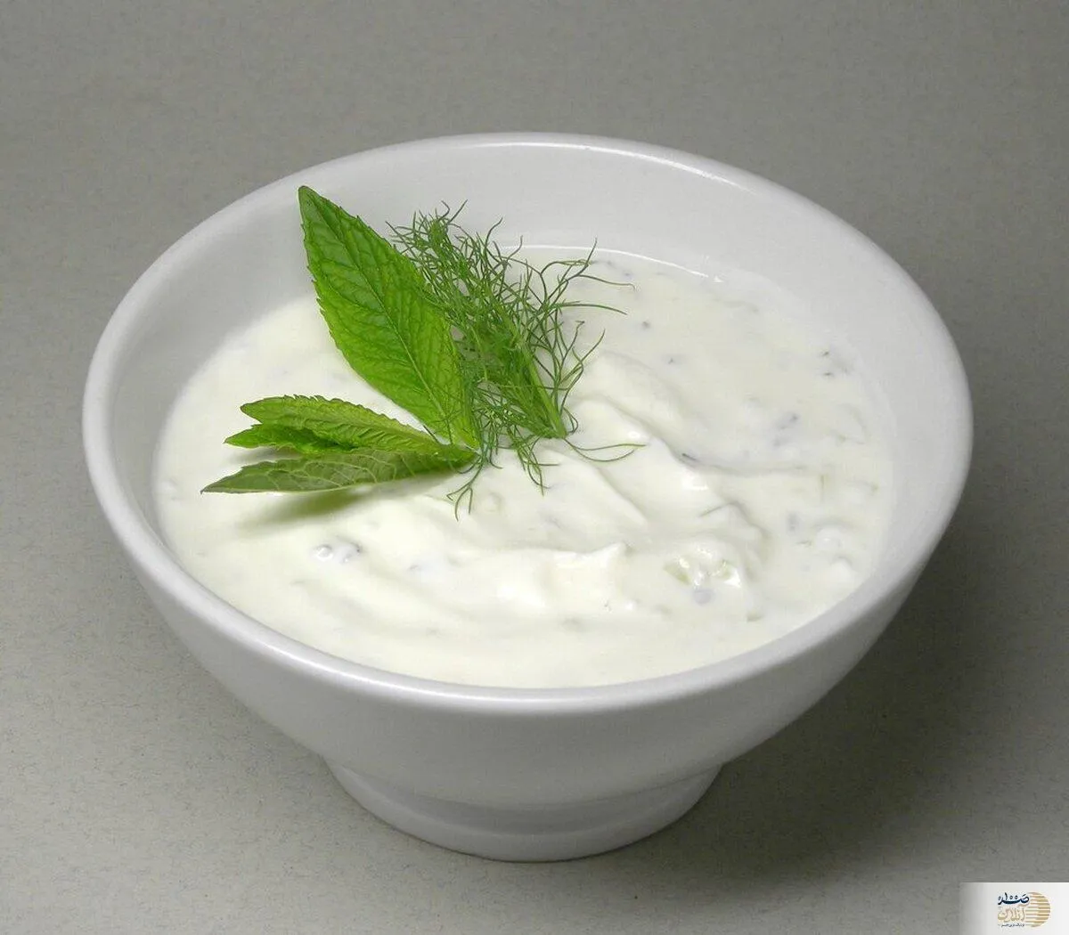 با دیدن این ویدیو دیگر غذایتان را با ماست نمی خورید