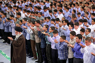 چرا برخی فرزندان از نماز فاصله می‌گیرند؟