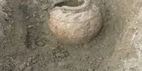 خمره سفالی کشف شده در زنجان مربوط به قرون میانی اسلام است