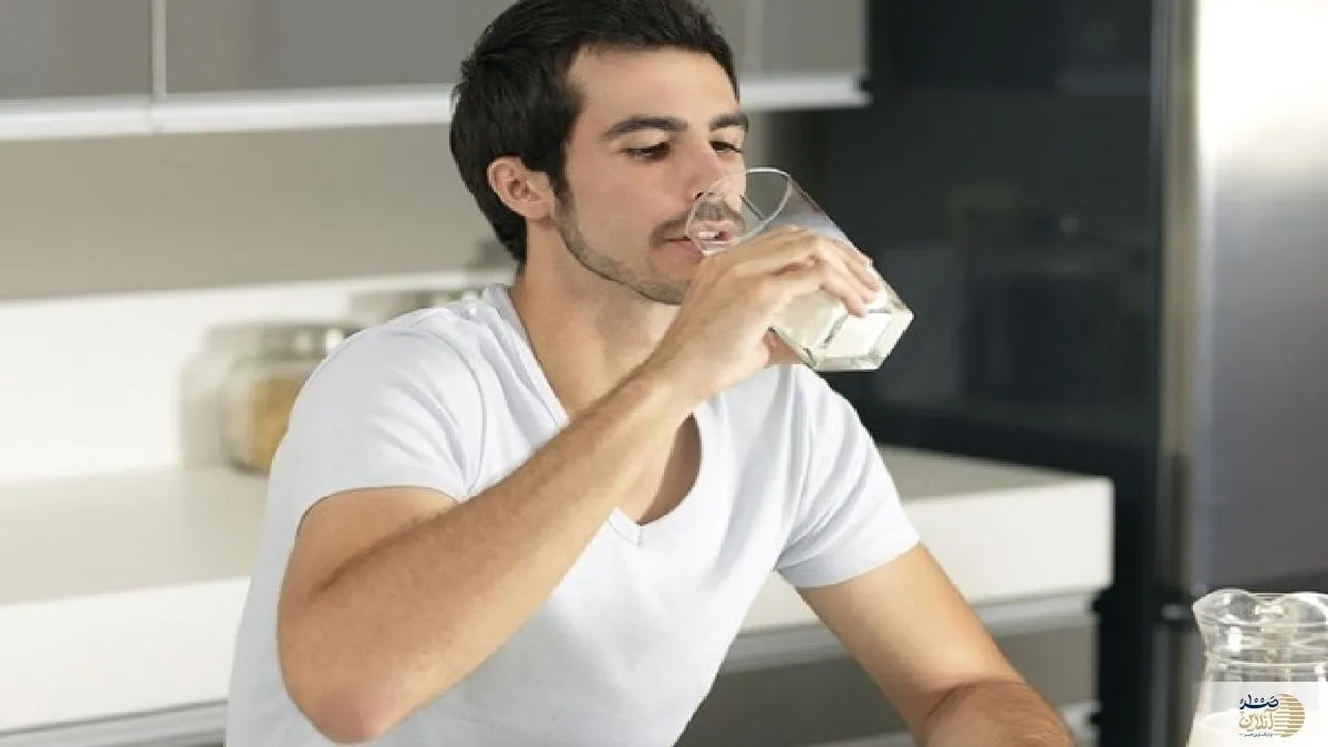 ویدیو/ هنگام غذا خوردن لب به این نوشیدنی محبوب نزنید