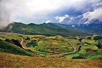 زیبایی‌های این جاده ایران در پاییز، هر مسافری را حیران می‌کند