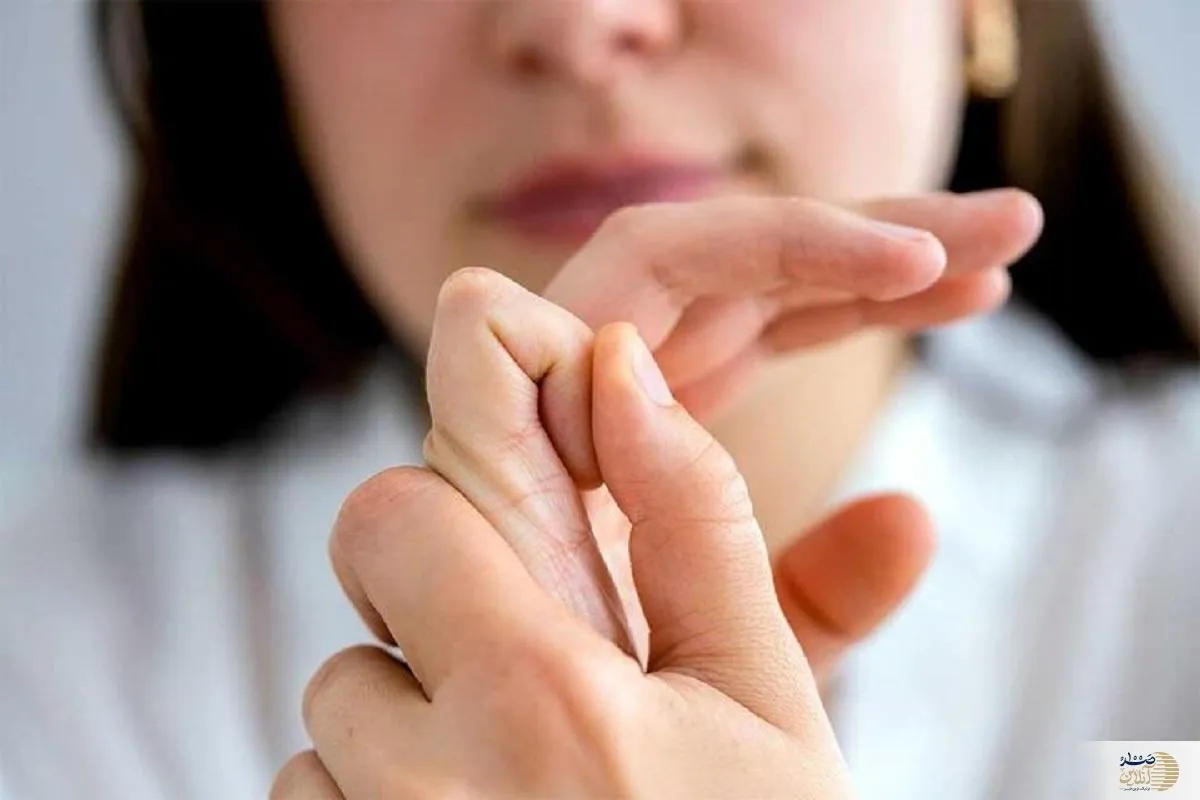 شکستن قولنج باعث آرتروز می‌شود؟/ خطرات احتمالی - چه زمانی باید نگران باشیم؟