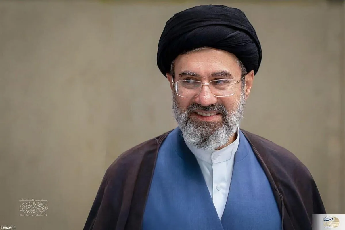 آیت‌الله سید مجتبی خامنه‌ای بر امور کشور اشراف کامل دارند/ پاسخ به شایعه هایی درباره سلامت رهبر معظم انقلاب