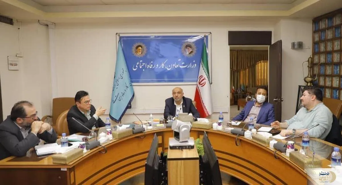 تیر مخالفان به سنگ خورد؛ احمد میدری ماندنی شد و دولت از وزیر کار خود دفاع کرد