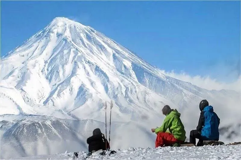 عملیات جستجوی کوهنورد مفقودی در دماوند بدون وقفه ادامه دارد