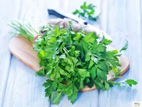 این سبزی را هر روز مصرف کنید / سه برابر پرتقال ویتامین ث دارد و  2 برابر اسفناج آهن دارد به همین دلیل مانع ریزش مو میشود