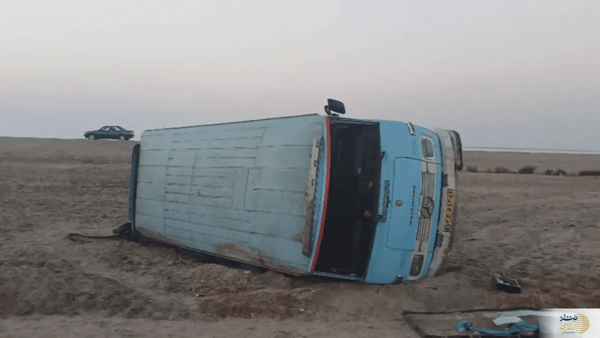 واژگونی مینی‌بوس ۱۴ مصدوم برجا گذاشت