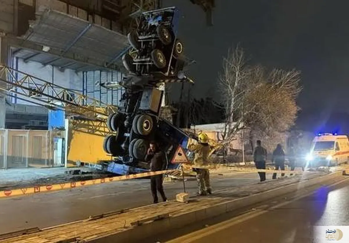 سقوط جرثقیل در مشهد با مصدومیت یک کارگر همراه بود