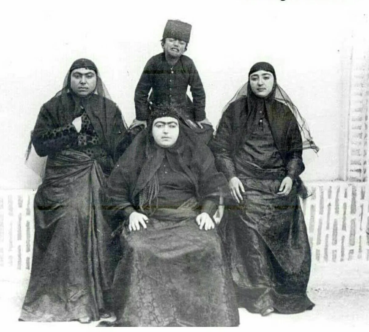ملیجک و دختران ناصرالدین شاه+عکس