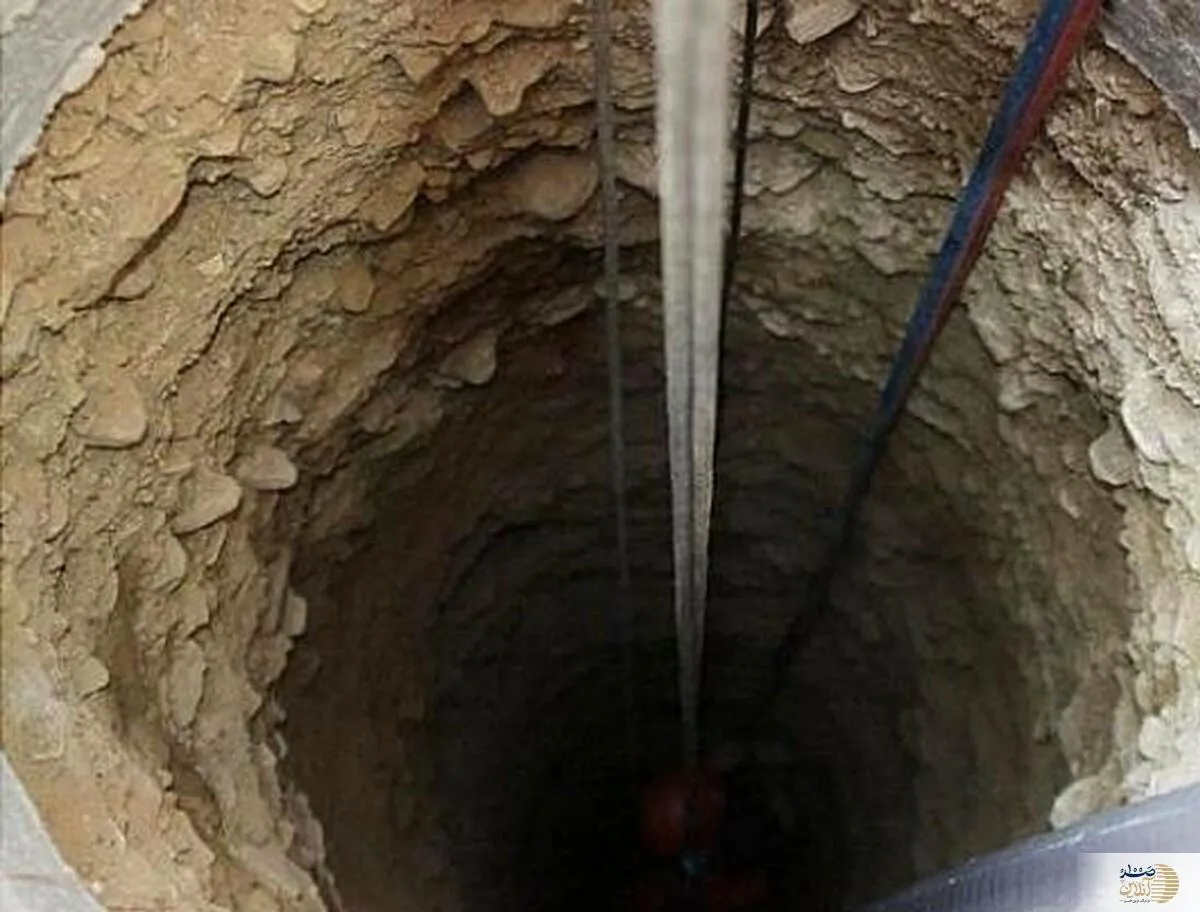 عملیات نفس‌گیر در روستای رباط دولتشاه/ کارگر گرفتار در چاه، زنده بیرون آمد