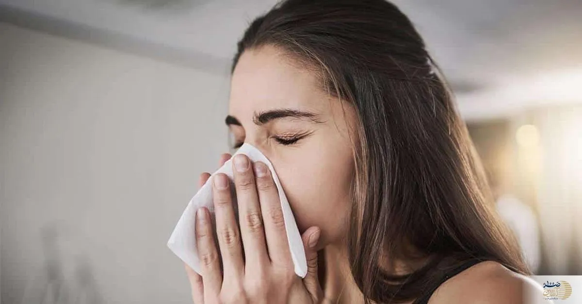 چرا هنگام عطسه کردن چشم ها را می بندیم؟
