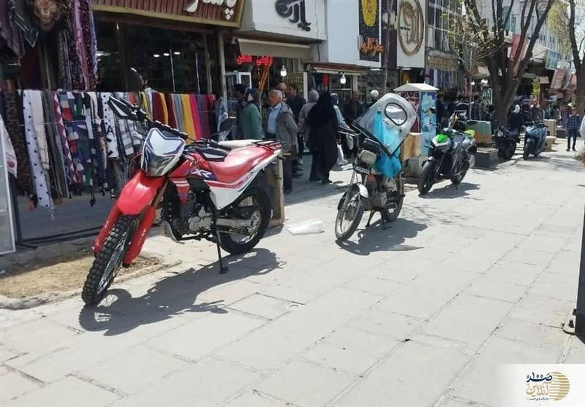 برخورد نیروی پلیس راهور با موتورسواران در پیاده‌راه فردوسی سنندج