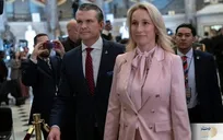 واکنش تند فعالان ضد جنگ به وزیر دفاع ترامپ / طلاق بگیر! از کنار جنایتکار جنگی نباش