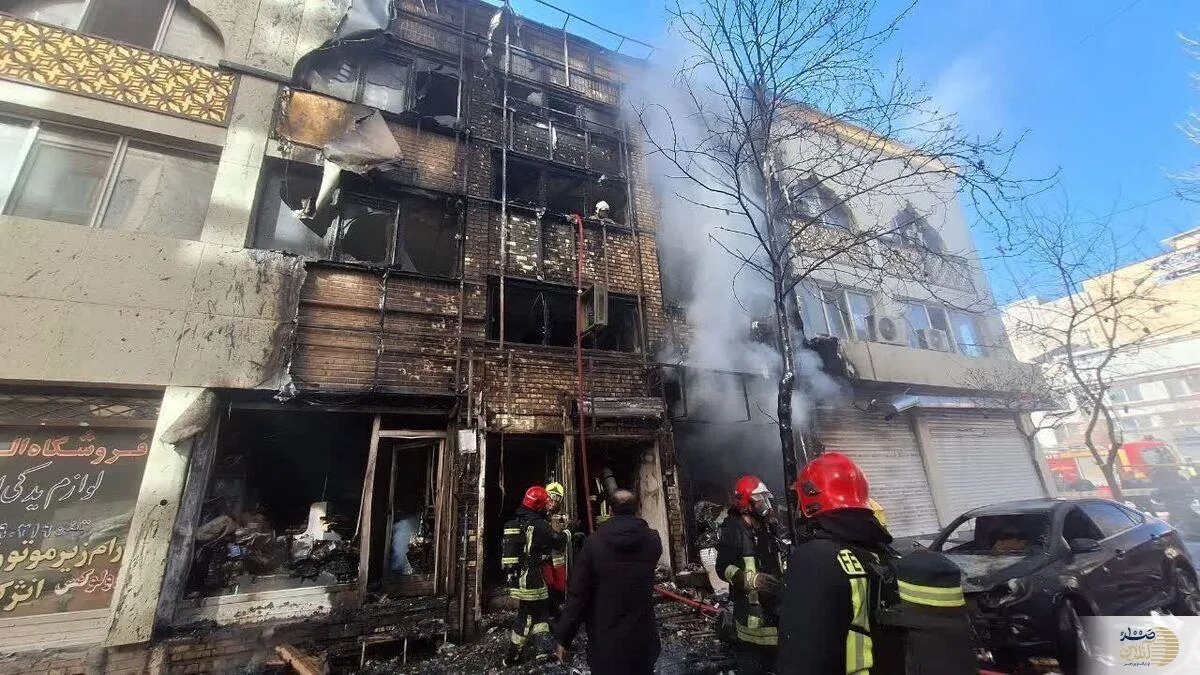 ۲۵ نفر از آتش‌سوزی وحشتناک در مشهد نجات یافتند