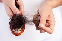 چرا نباید موها را با آب داغ شست؟