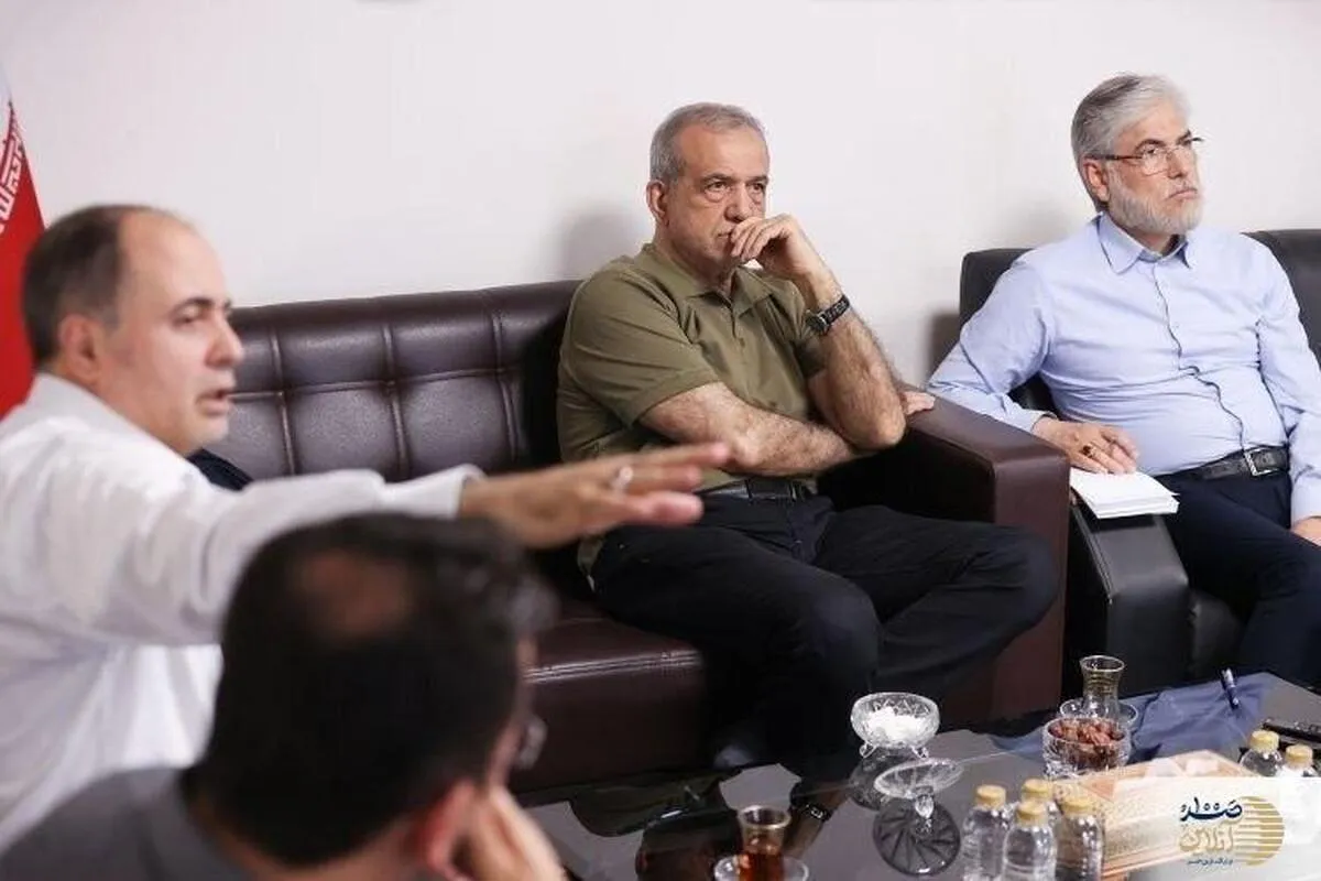 لباس متفاوت رئیس‌جمهور در یک نشست رسمی؛ تصویری که پربازدید شد